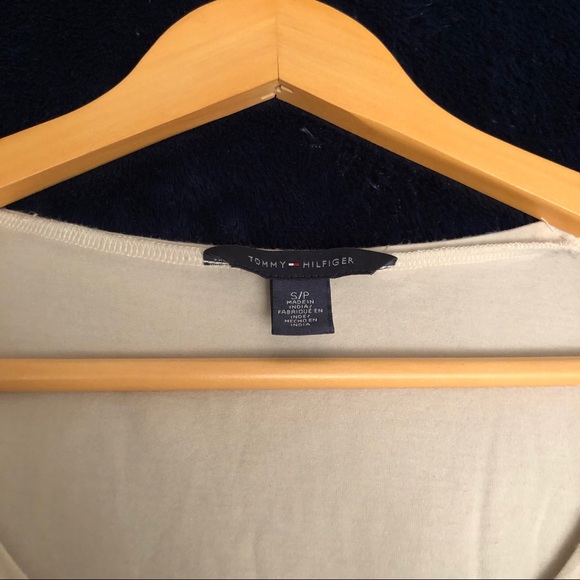 💗3/$25 Tommy Hilfiger Cream Blouse - Picture 3 of 4